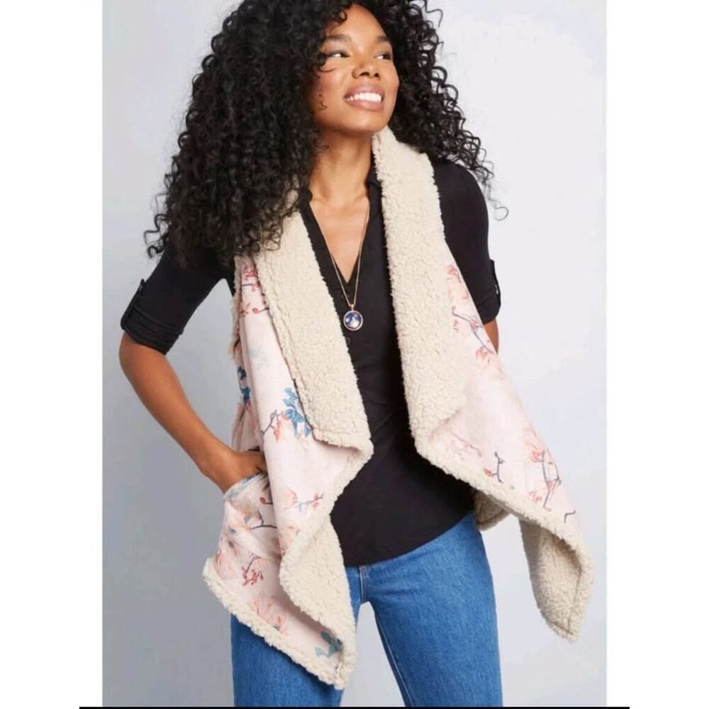 NWT: BB Dakota "Seek To‎ Soften" Floral Vest